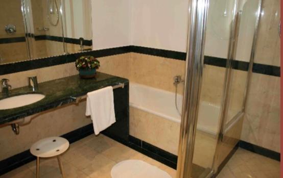 Residence Gli Angioini Srl Naples Extérieur photo