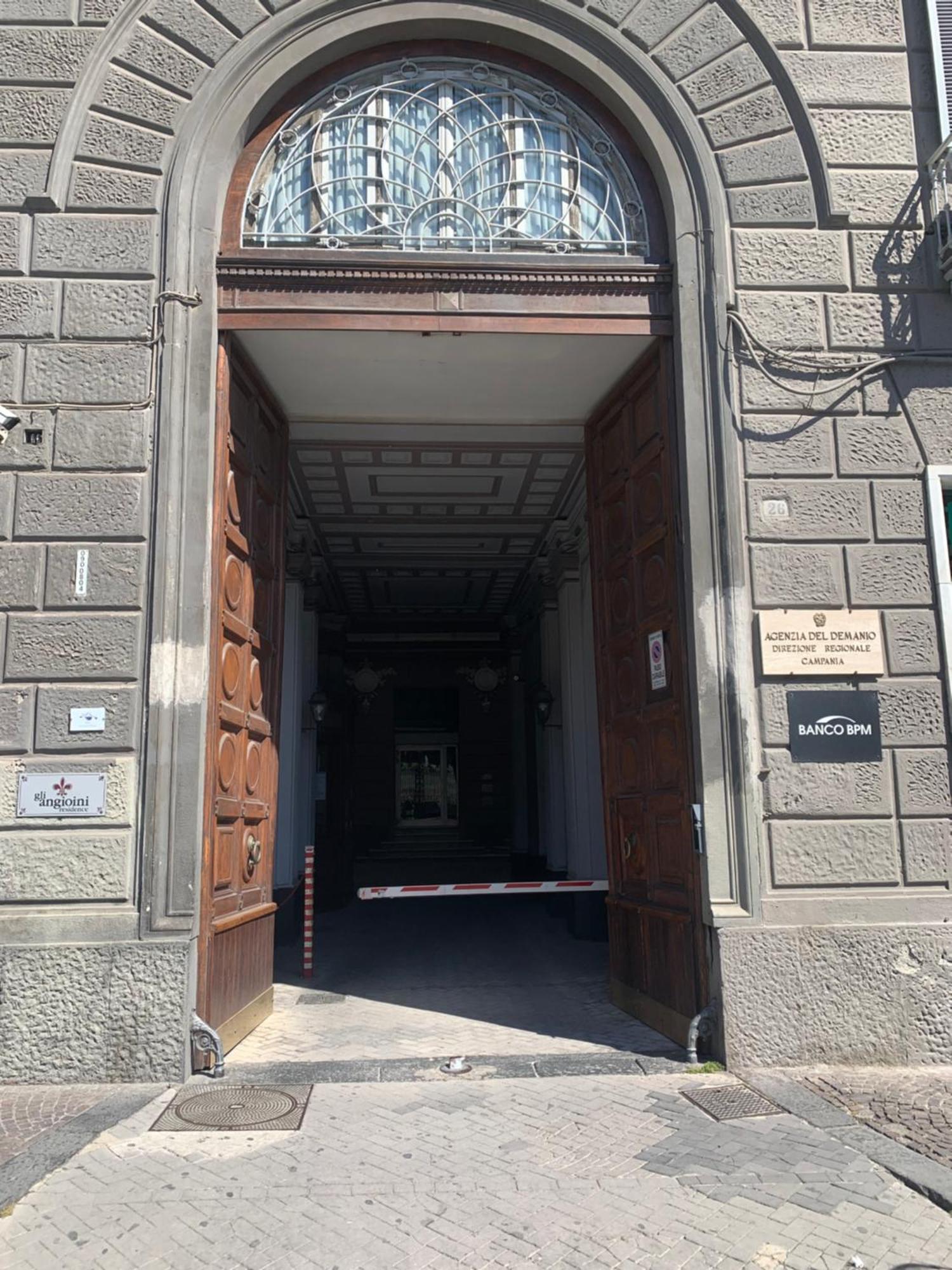 Residence Gli Angioini Srl Naples Extérieur photo