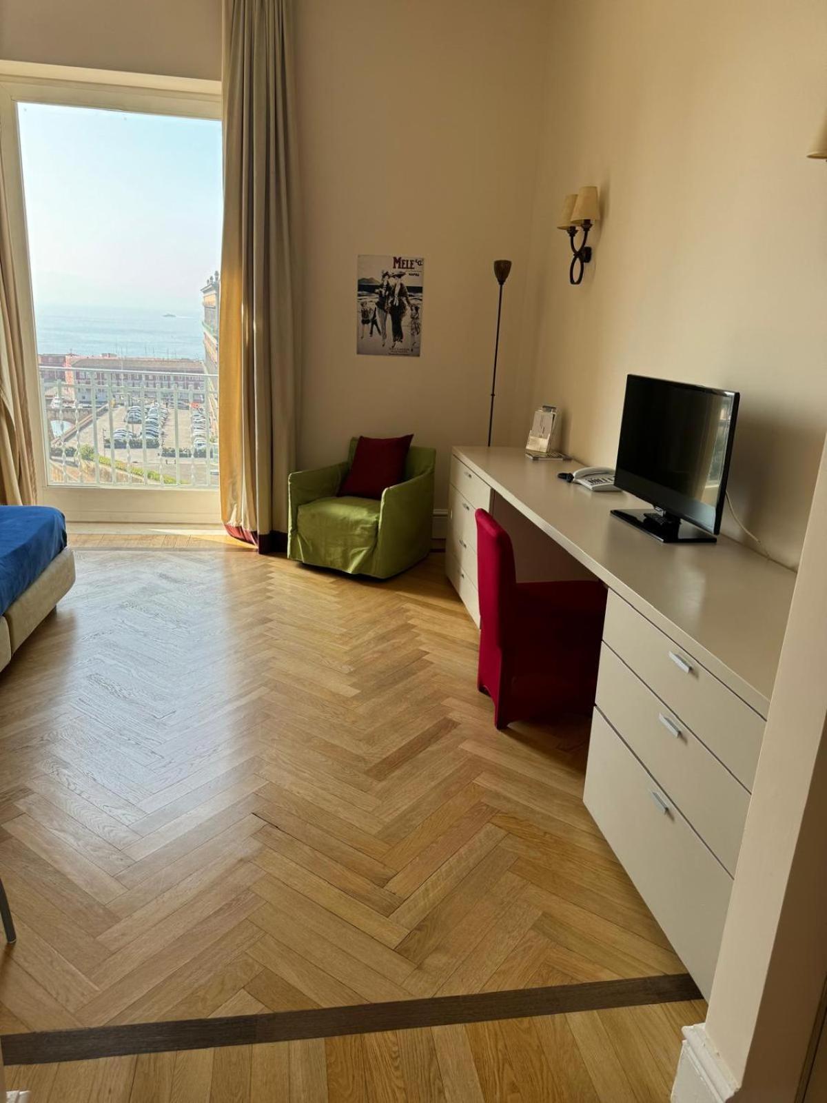 Residence Gli Angioini Srl Naples Extérieur photo